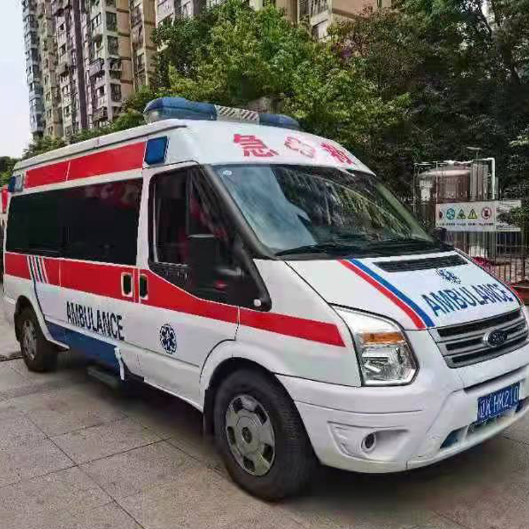铅山长途救护车护送病人返乡